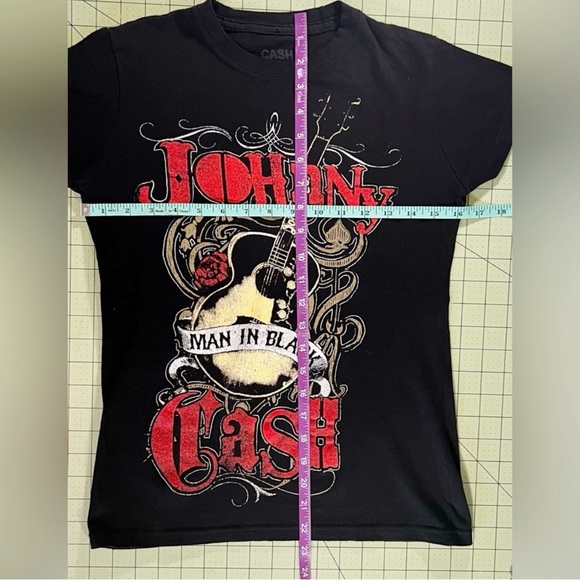Johnny Cash Man in Black guitar T-shirt women’s size small - Picture 3 of 5